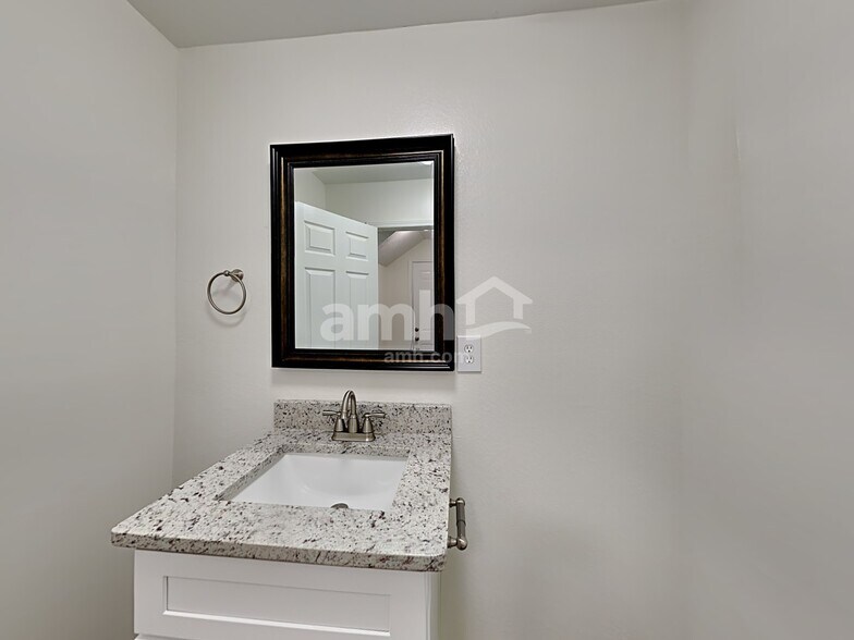 Building Photo - 1516 Chestnut Oak Dr