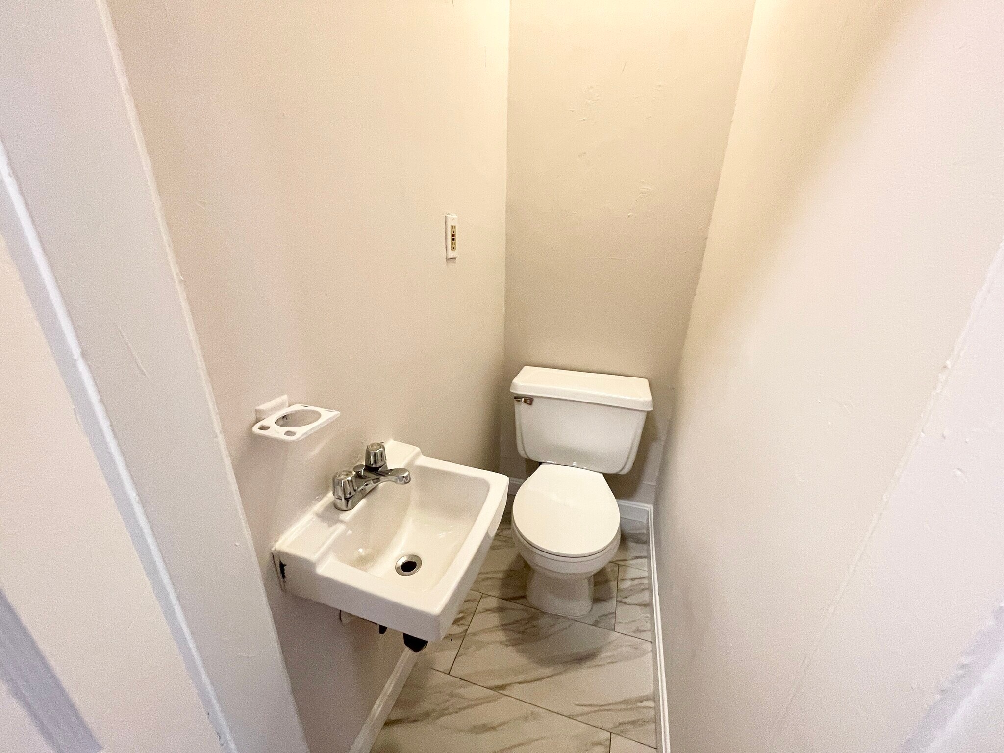 Building Photo - 1578 Tremont St