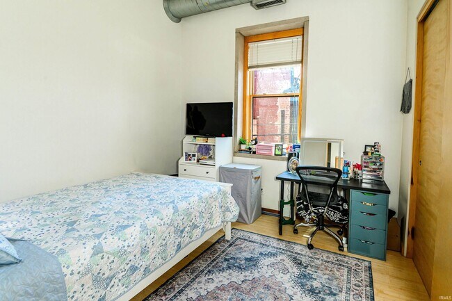 Building Photo - 213 N Walnut St