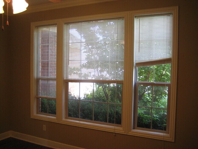 Building Photo - 15 Bluestem Ln