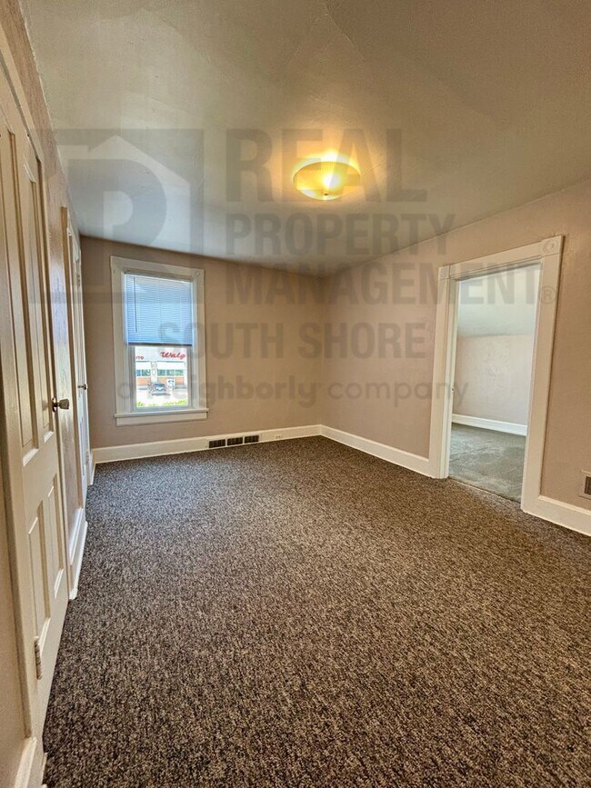 Building Photo - Charming 1 Bedroom + Den with Private Entrance & Vintage Character