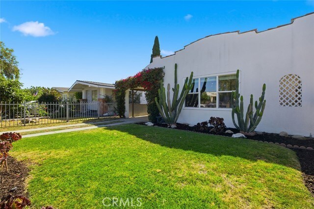 Building Photo - 4167 Denker Ave