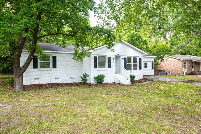 Building Photo - 27 Bethune Ct