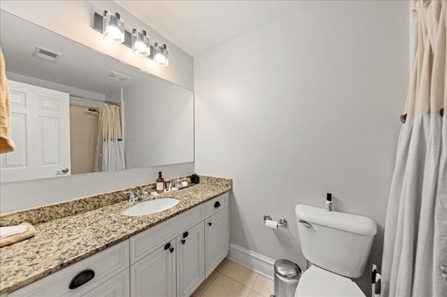 Building Photo - 3 bedroom in Chicago IL 60613