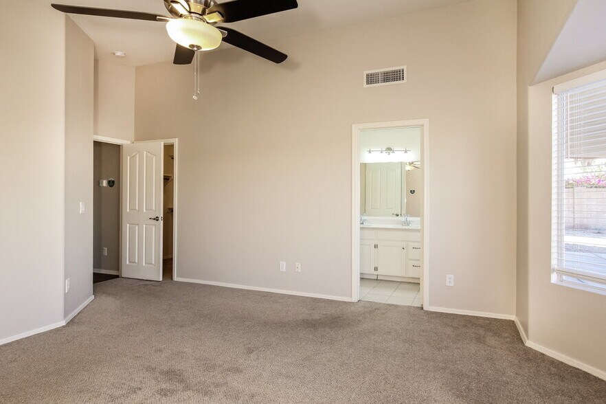 Building Photo - 12218 W Cambridge Ave