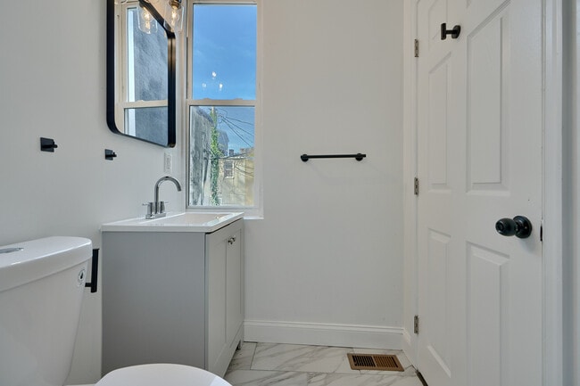 Building Photo - 412 Federal St