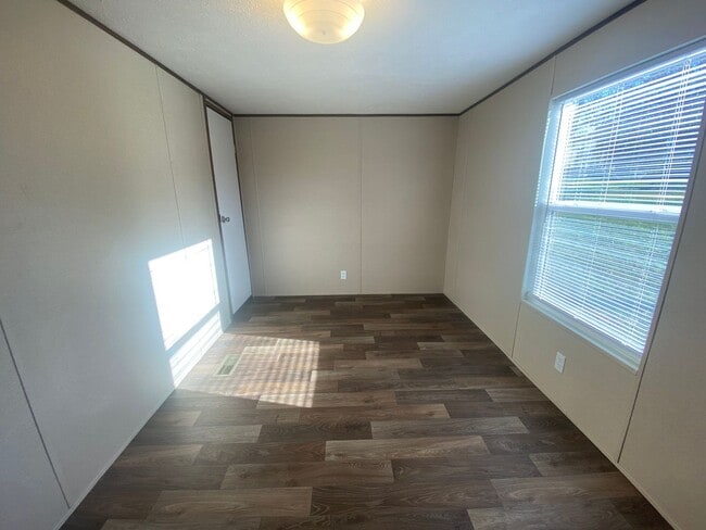 Building Photo - 102 Claude Simmons Rd
