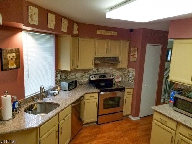 Building Photo - 25 Stevens Ct