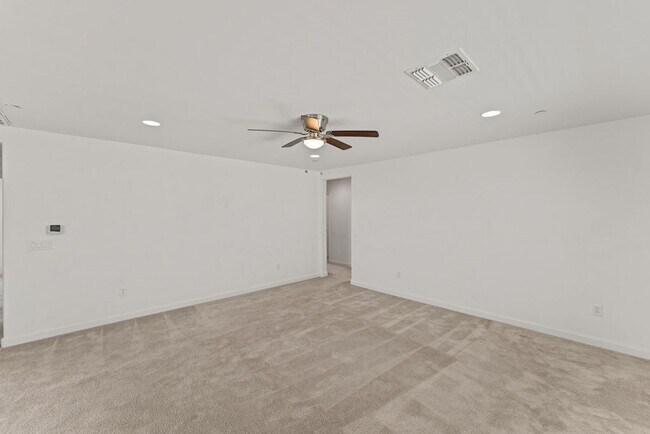 Building Photo - 4 Bedroom 2.5 Bathroom