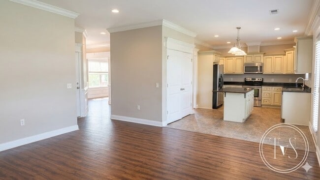 Building Photo - 709 English Oak Dr