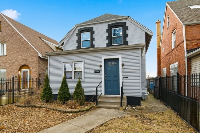 Building Photo - 8824 S Wabash Ave