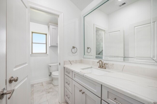 Building Photo - 7711 Antoine Dr