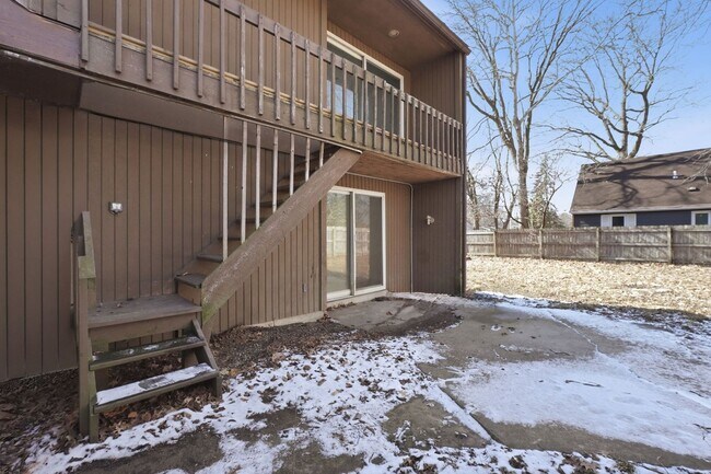 Building Photo - COMING SOON - 3 Bedroom house with updated features and fenced in yard!