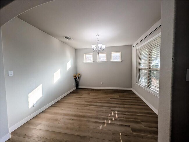Building Photo - 3636 Mineral Dr