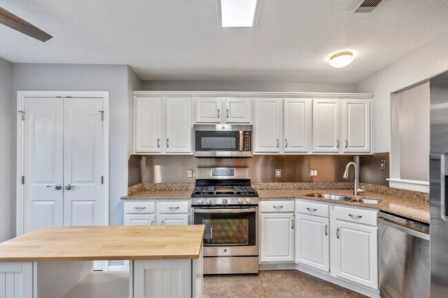 Building Photo - 2923 Goldspring Ln