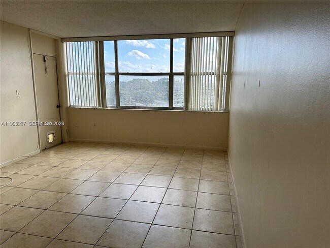 Building Photo - 1200 NE Miami Gardens Dr