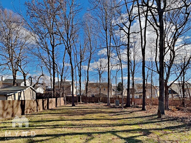 Building Photo - 2519 Ponderosa Dr