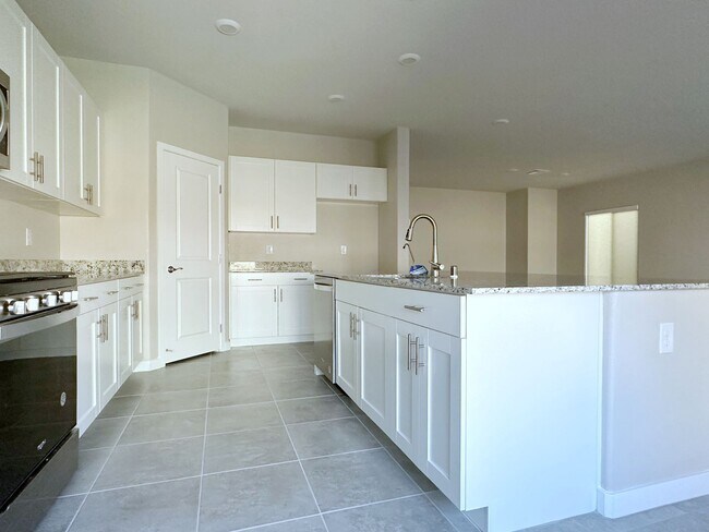 Building Photo - 4bd/2.5bath Single Family Home