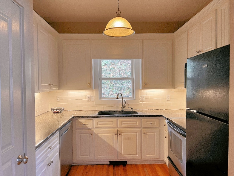 Building Photo - 205 Wellington St