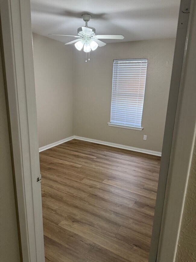 Building Photo - Beautiful 3 Bedroom home in Springhill ISD