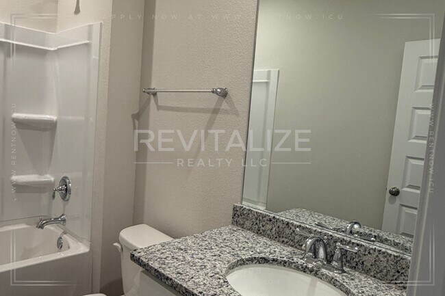 Building Photo - 14901 Dayton Cir