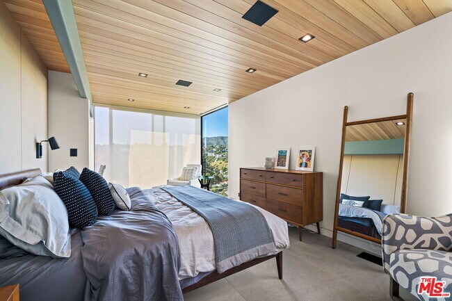 Building Photo - 5671 Spreading Oak Dr