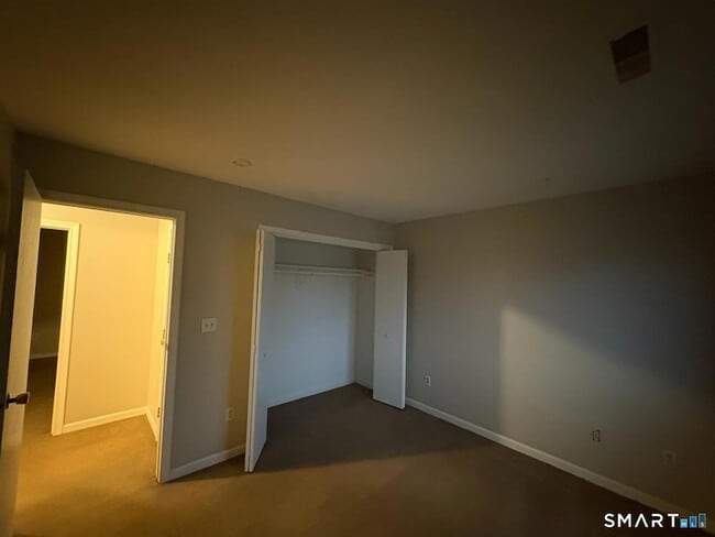 Building Photo - 11 Park Rd