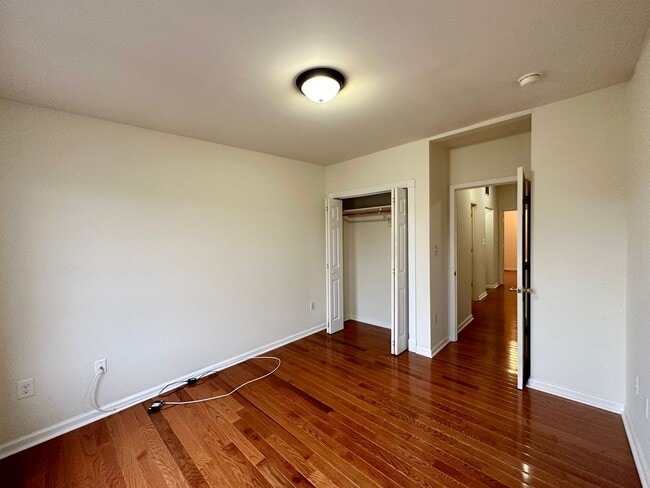 Building Photo - Charming 2 Bedroom/1.5 Bathroom Townhome in Washington Village-Pigtown!