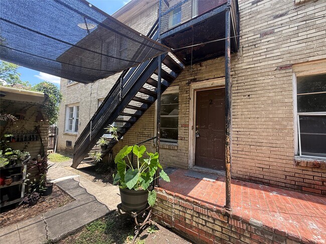 Building Photo - 7002 Vandeman St