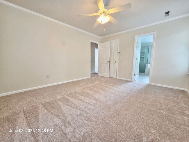 Building Photo - Thoughtfully updated 3 bedroom in Summervi...