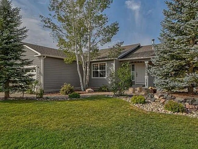 Building Photo - 15692 Paiute Cir