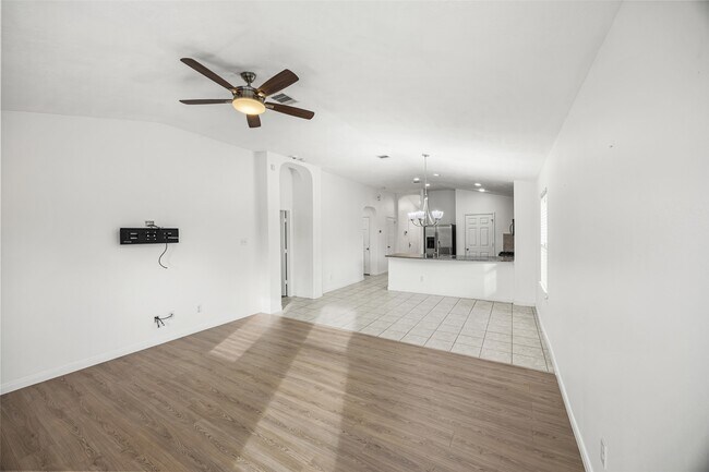 Building Photo - 5427 Stonegate Dr