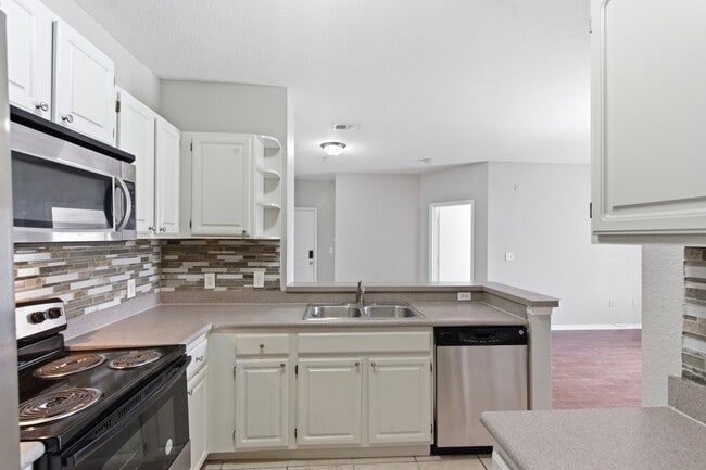 Building Photo - 5507 Legacy Crescent Pl