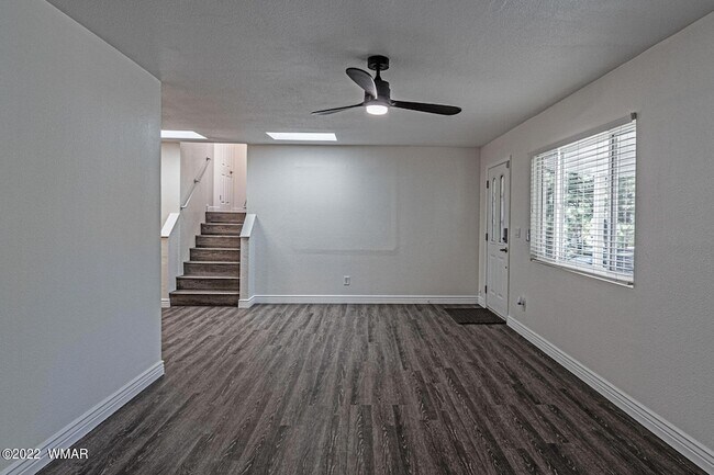 Building Photo - 580 N 9th Dr