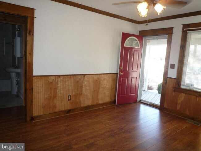 Building Photo - 104 Greenway St