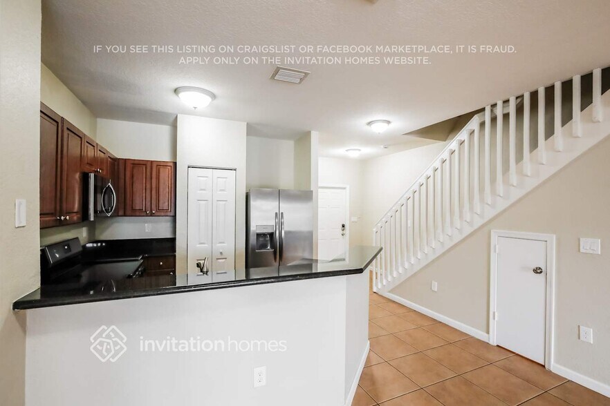 Building Photo - 8899 N Isles Cir