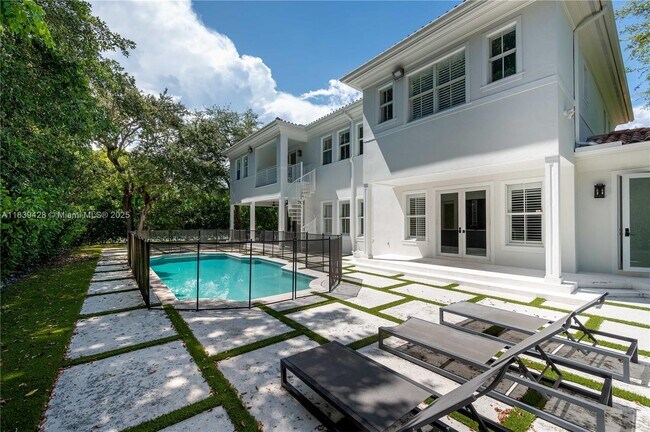 Building Photo - 680 Destacada Ave