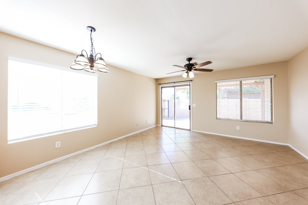 Building Photo - 10653 W Poinsettia Dr