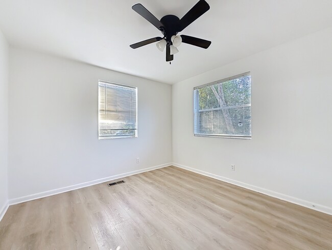 Building Photo - 5330 Quan Dr