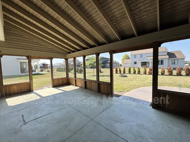 Building Photo - 1752 Woodlark Dr