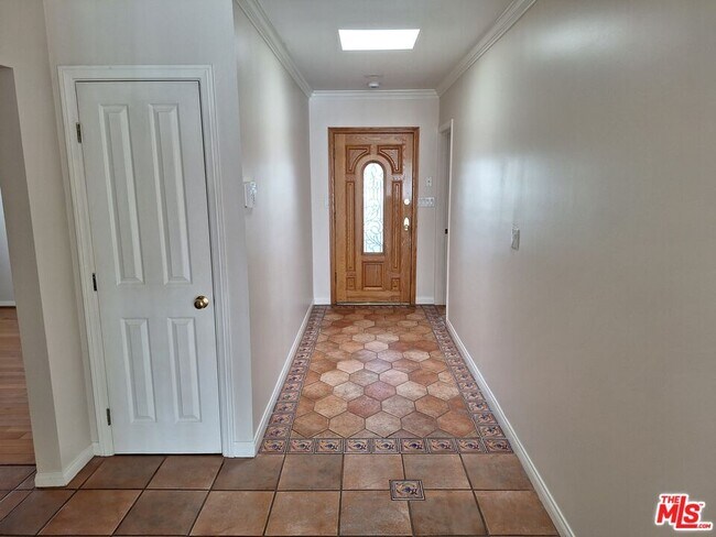 Building Photo - 7539 Denrock Ave