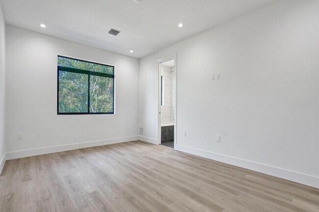 Building Photo - Southwest 7th Avenue, Fort Lauderdale, FL 33315 - 3 BR 3.5 BA townhouse