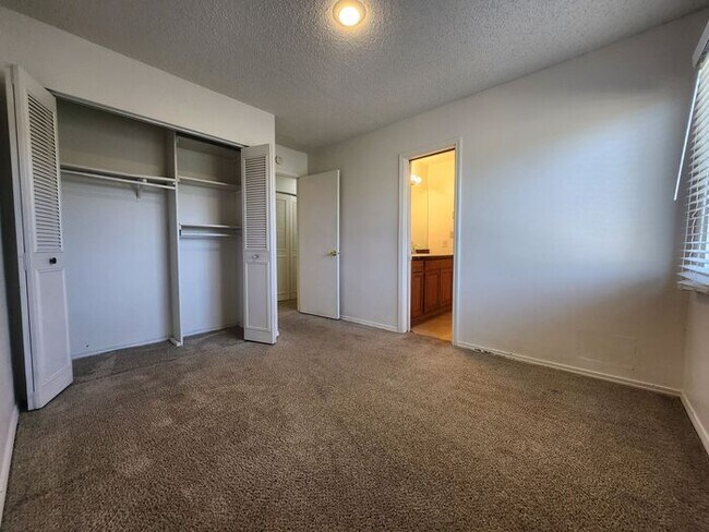 Building Photo - Stunning 3-bedroom, 2-bathroom Condo located in Monument!