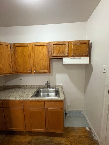 Building Photo - 824 S Austin Blvd