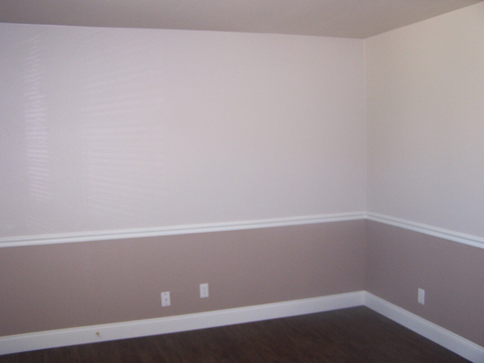 living room - 208 E Vincent Ct