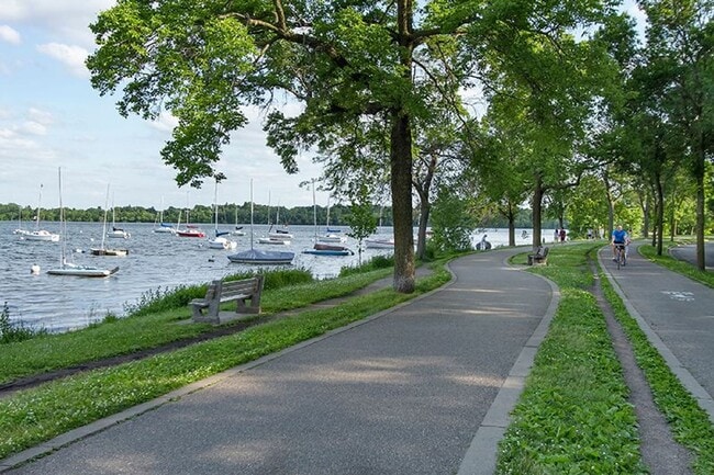 Building Photo - Charming 1 bedroom Condo Available Now!