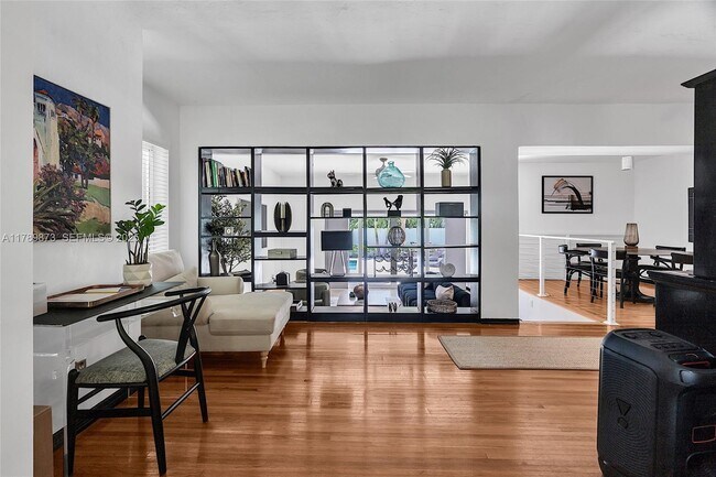 Building Photo - 660 NE 121st St