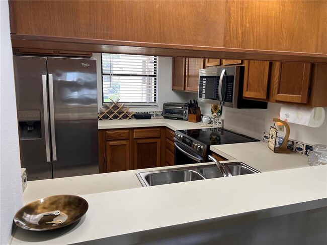 Building Photo - 333 Woodlake Wynde