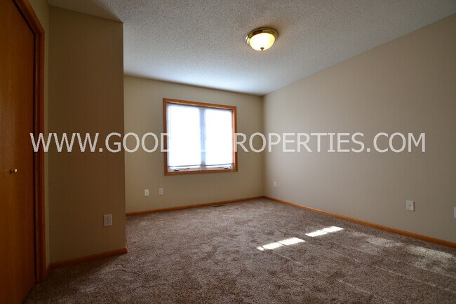 Building Photo - 4 Bedroom, 2.5 Bathroom Home in Johnston