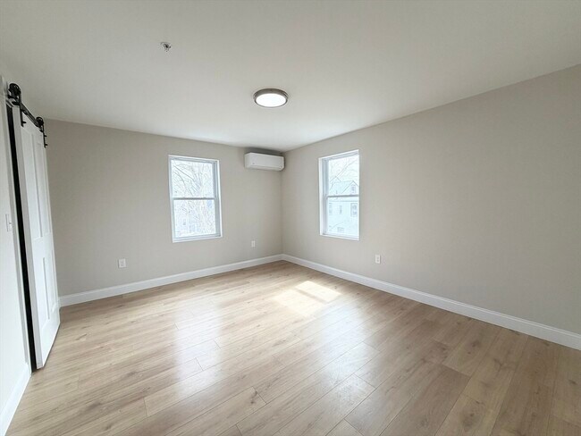 Building Photo - 3 1/2 Buffum St